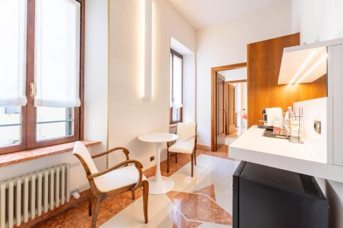 a living room with a table and chairs at Palazzo Venier in Verona