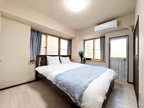 Okubo 10min walk, 2 min to Shinjuku,85 sqm,3BR,Free Wi-Fi , PocketWi-Fi