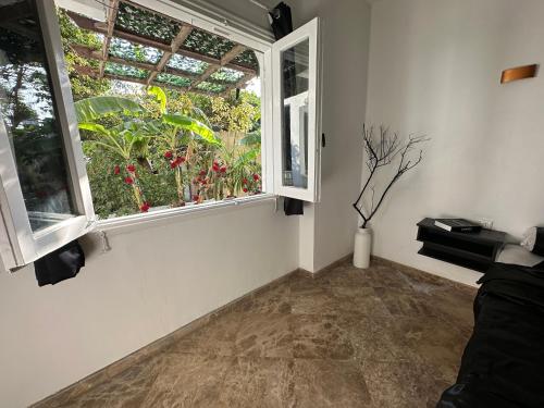 Сад в APOLO- Modern 1-Bedroom apartment in Heart of Zamalek visits allowed