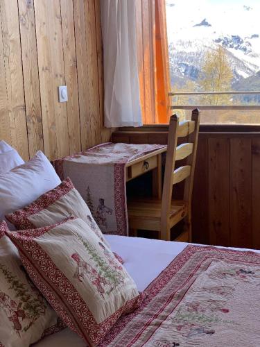 Katil atau katil-katil dalam bilik di Hotels Les Catrems & Le Montagnou