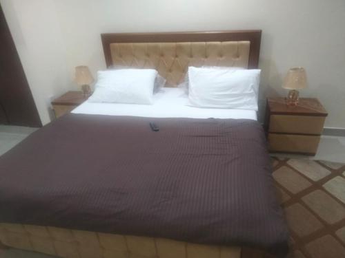Een bed of bedden in een kamer bij Apartment Asian Business Center
