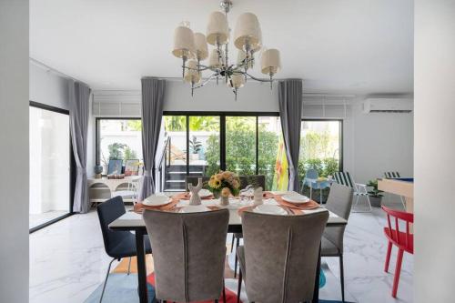 a dining room with a table and chairs at MIQ Ekkamai3_Pool Villa_3BR house in Bangkok