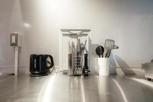 a kitchen with a counter with utensils on the floor at LN15 RICCA 三宮5分! 屋上バーベキュー可能!キッチン付パーティ向コンド roof top BBQ in Kobe