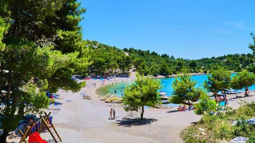 Mobile home Oaza, kamp Lovre Drage, 80m from sea