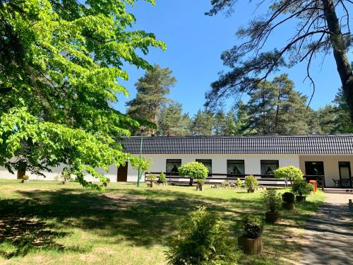 Taman di luar Ośrodek Wypoczynkowy Jeziornik