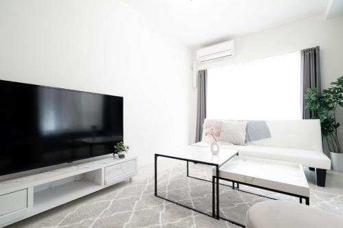 Μια τηλεόραση ή/και κέντρο ψυχαγωγίας στο LN16 LUX 12名可三宮中心地 便利さ抜群 快適luxuryテイストマンション801
