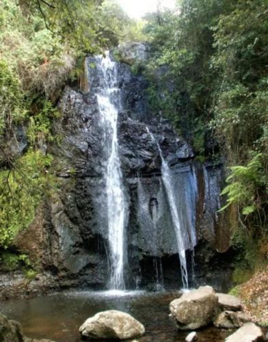 a waterfall on the side of a rock wall at Casa vacanze Sa Rocchitta in Querce
