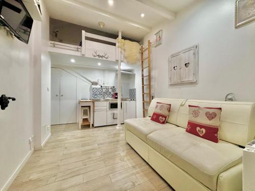 Superb tiny house in heart of Paris 1st!