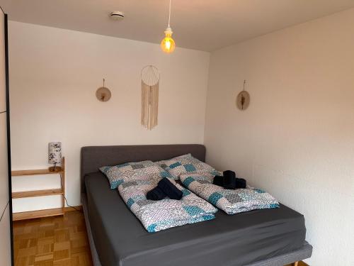 a bed with two pillows on it in a room at Ammersee Bungalow Verstecktes Juwel in Seenähe in Utting am Ammersee