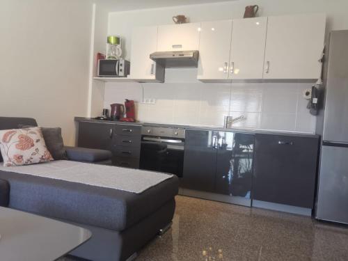 מטבח או מטבחון ב-Apartments Amfora Valbandon