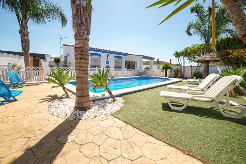 VILLA BANANERA CON PISCINA PRIVADA en CONIL DE LA FRONTERA