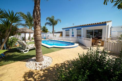 VILLA BANANERA CON PISCINA PRIVADA en CONIL DE LA FRONTERA