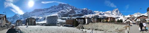 a view of a city with a mountain in the background at Appartamento in Bella Vista ai Piedi del Cervino in Breuil-Cervinia