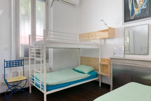 מיטה או מיטות קומותיים בחדר ב-CREW KEY WEST