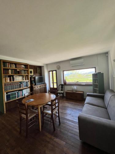 a living room with a couch and a table at Chalet Ricciano in Foligno