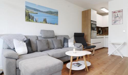 Posezení v ubytování Kurhotel Schluchsee App 1321 - Schwarzwälder Kirsch - mit Indoorpool, Schluchsee