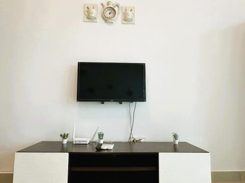 Televisyen dan/atau pusat hiburan di Plazio 1 Bedroom & Studio
