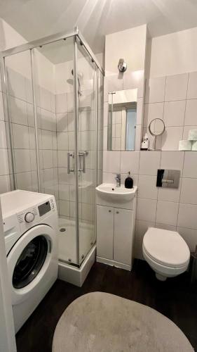 Ένα μπάνιο στο Rooms In Warsaw - C106B