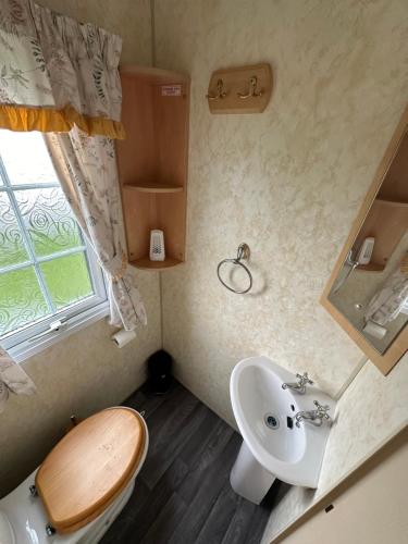 Phòng tắm tại 6 berth Waterside Ingoldmells S11 SANTANAVAN 2