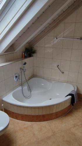 Ένα μπάνιο στο Ferienwohnung Krause