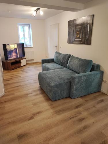 a living room with a couch and a flat screen tv at FeWo Planer Altstadtwohnung mit Terrasse & Parkplatz in Memmingen
