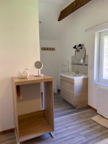 a bathroom with a sink and a counter with a mirror at La Requeyrie in Montignac