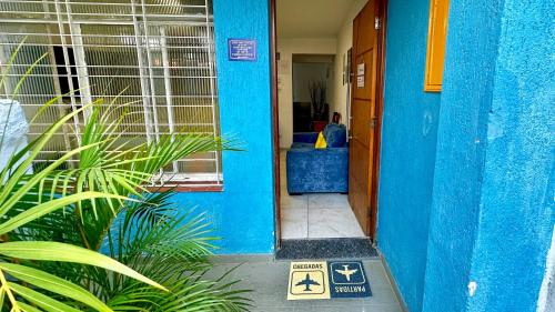 a blue building with a blue door with a sign on it at Hostel Welcome SP - Congonhas in Sao Paulo