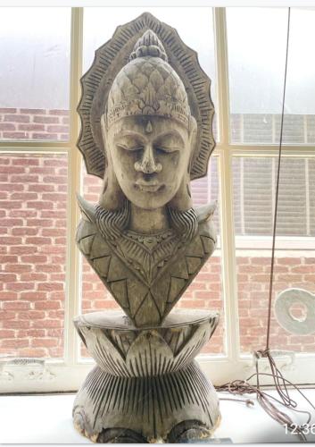 a statue of a head in front of a window at Volledige bovenwoning binnenstad in Leeuwarden