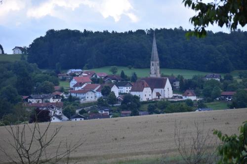 a small town with a church and a field at Zum Gänseglück in Reut