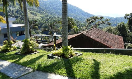 Pemandangan gunung umum atau pemandangan gunung yang diambil dari chalet