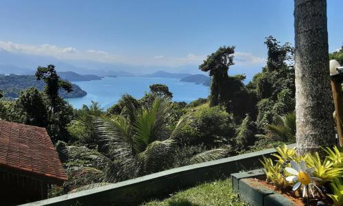Landskap semula jadi dekat dengan chalet