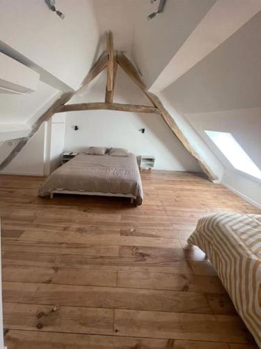 Ein Bett oder Betten in einem Zimmer der Unterkunft Une Piscine à la ferme.