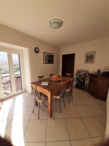 a dining room with a wooden table and chairs at Casa Ofelia in Colledimezzo