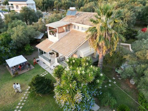 プラタリアにあるSunny Garden villaのギャラリーの写真