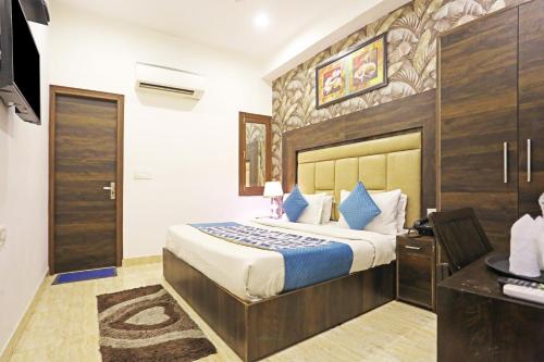 a hotel room with a bed and a desk at Kiara-By Aashiyana Group Near Delhi Airport in New Delhi