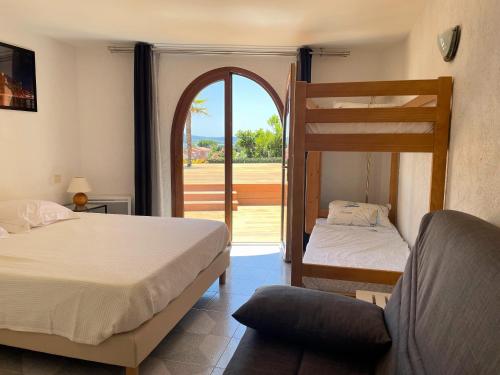 Postel nebo postele na pokoji v ubytování Villa Thamyris Porticcio Ajaccio Corse