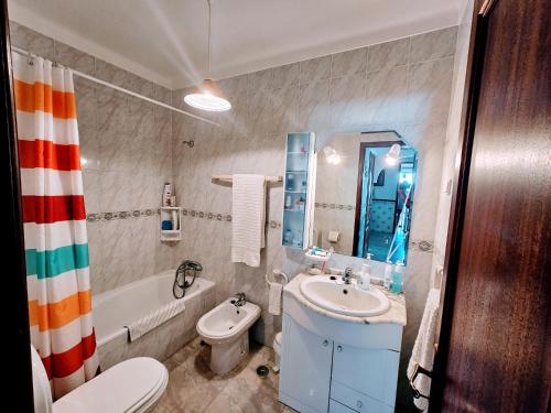 Ένα μπάνιο στο Oceanic Opulence Delux Apartment