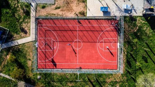 an overhead view of a tennis court at Apartment Kosta in Podgorica