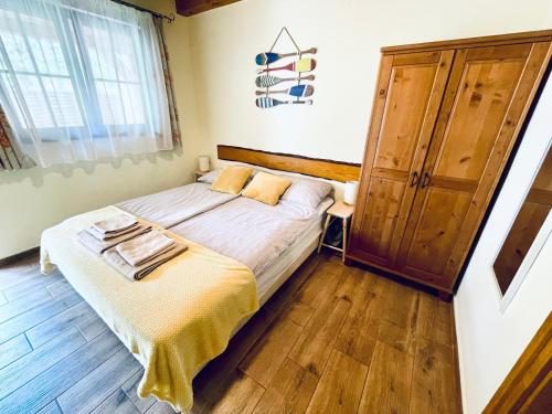 a small bedroom with a bed and a window at Mimi Apartments in Zamárdi
