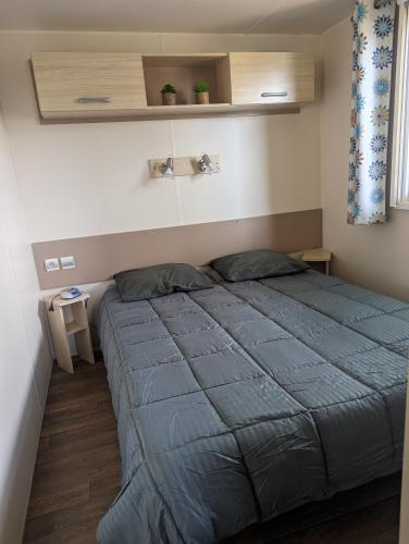 a bedroom with a large bed in a room at Mobil Home Confort 4 Places in Biesheim