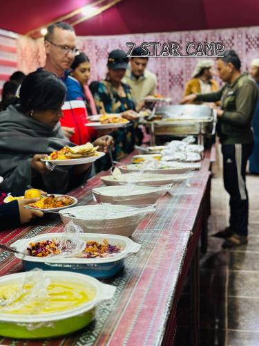 Jídlo v hotelu nebo okolí