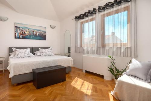 Postel nebo postele na pokoji v ubytování Villa Žnjan - Sea view apartman
