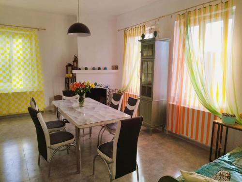 Zona de estar de Robin's house