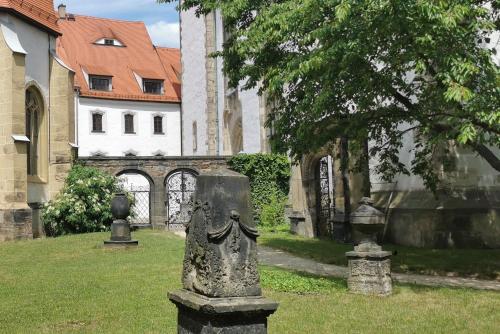 Taman di luar Mittelalterliches Domherrenhaus