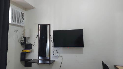 A television and/or entertainment centre at Zafreen Staycation/CONDOTEL