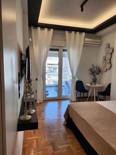 Bachelor Penthouse with Roof Garden access, 15 m walk to Acropolis