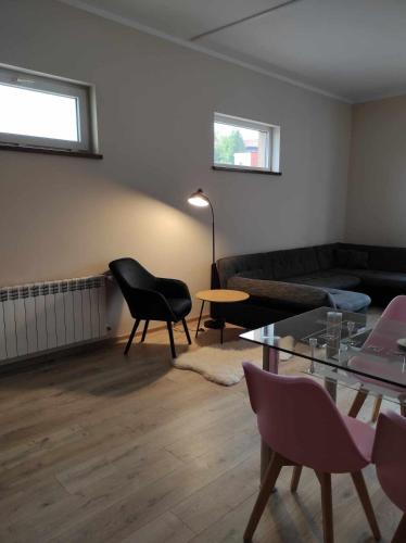 a living room with a couch and a table at Pokój gościnny w Twardorzeczce in Plebańska