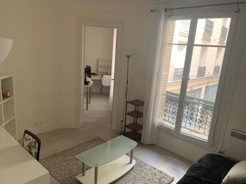 3 Rooms Parisian apartment