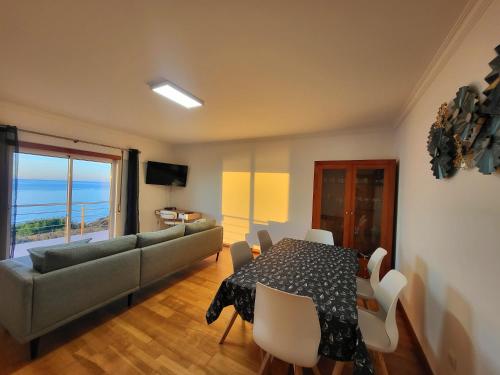 Televisyen dan/atau pusat hiburan di Nazare Uninterrupted Views and Sounds of the Sea