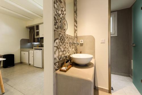 Cucina o angolo cottura di Vammos Luxury Residences